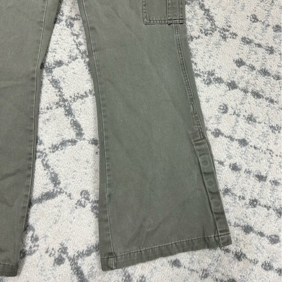 Y2K Aeropostale green low rise utility cargo flare pants 11 12R EUC - Picture 4 of 7